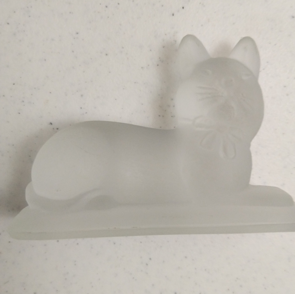 Cat Figurine Opaque Crystal Glass Paperweight 4" - Picture 6 of 8